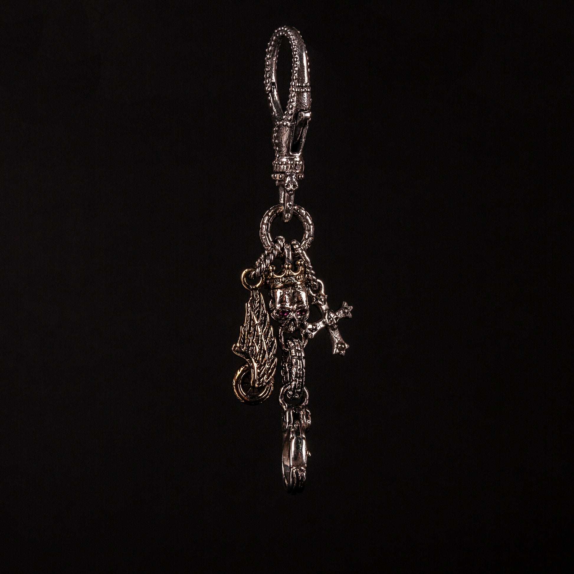 Portachiavi in argento925 con teschio e corona, ala e ruota, croce gotica