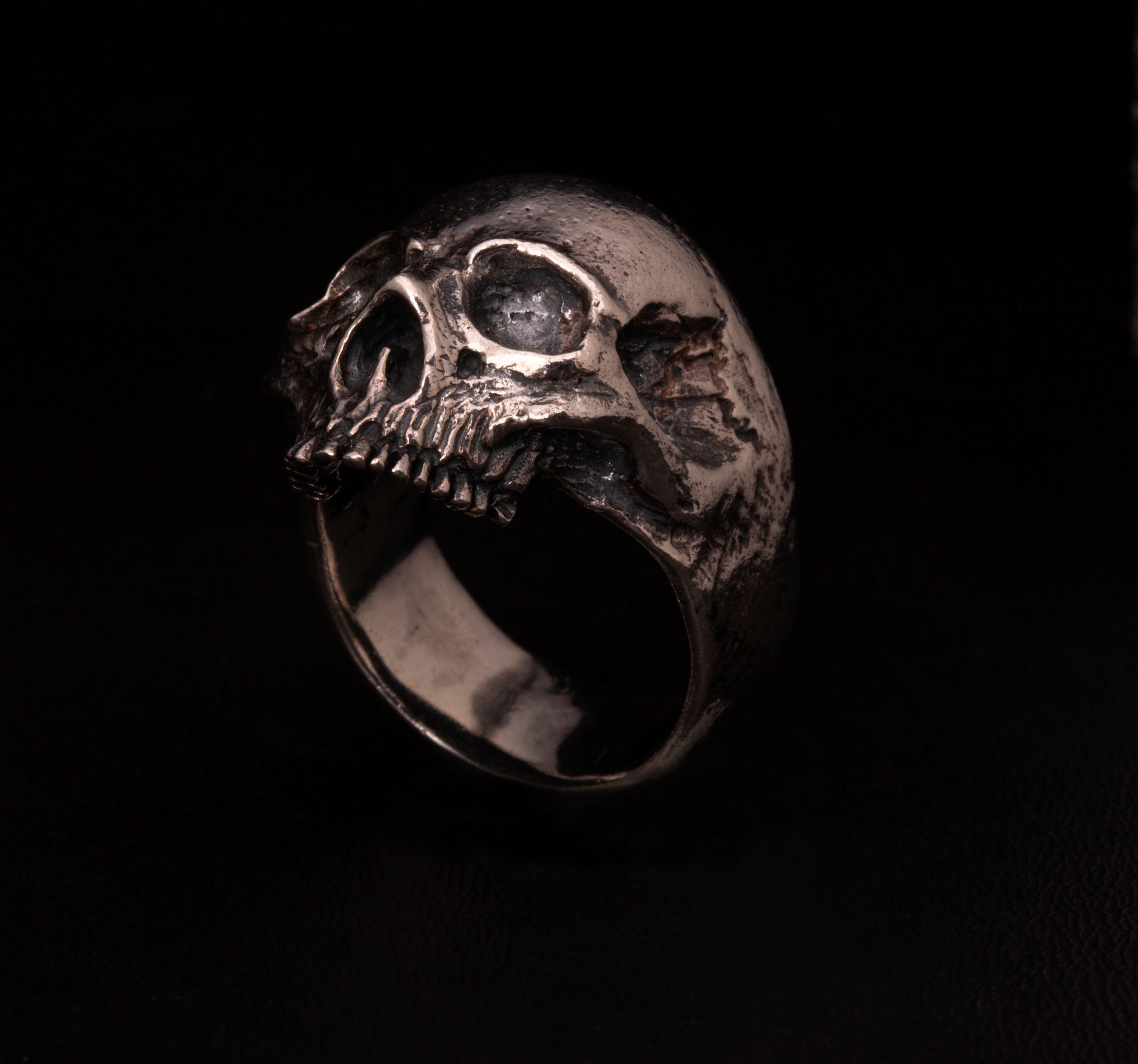 Anello in argento925 teschio anatomico senza mandibola.