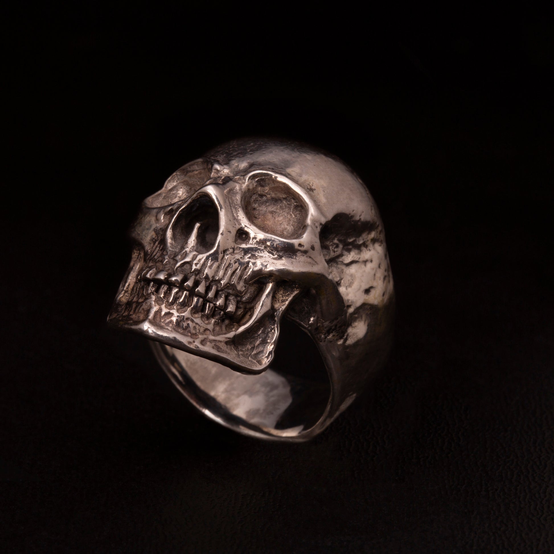 Anello in argento925 teschio anatomico.