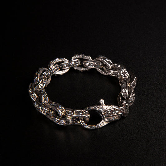 Bracciale in argento925 con maglia rolo' grossa impreziosita da piccolissimi teschietti.