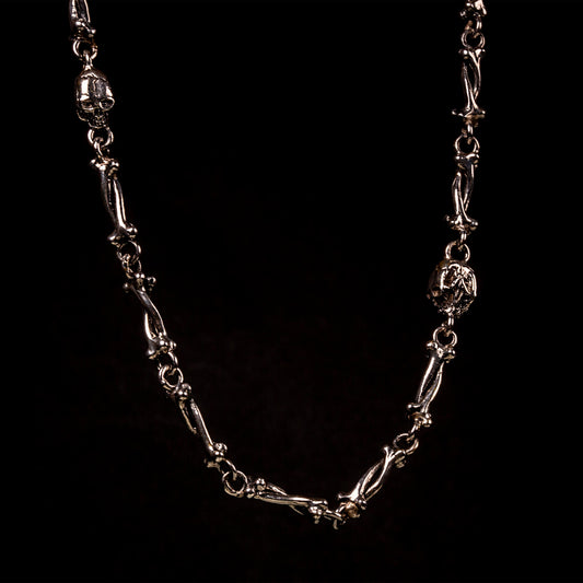 Collana in argento925 con maglie a ossa incrociate e teschi.Fatta a mano