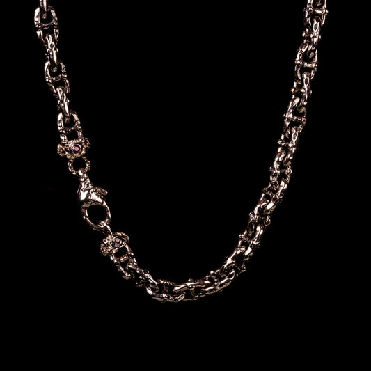 Collana in argento925 con maglia marinara lavorata e saldata amano. Due rubini incastonati nelle contro maglie terminali.