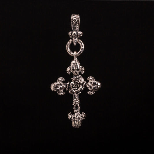 Pendente in argento con croce e teschio