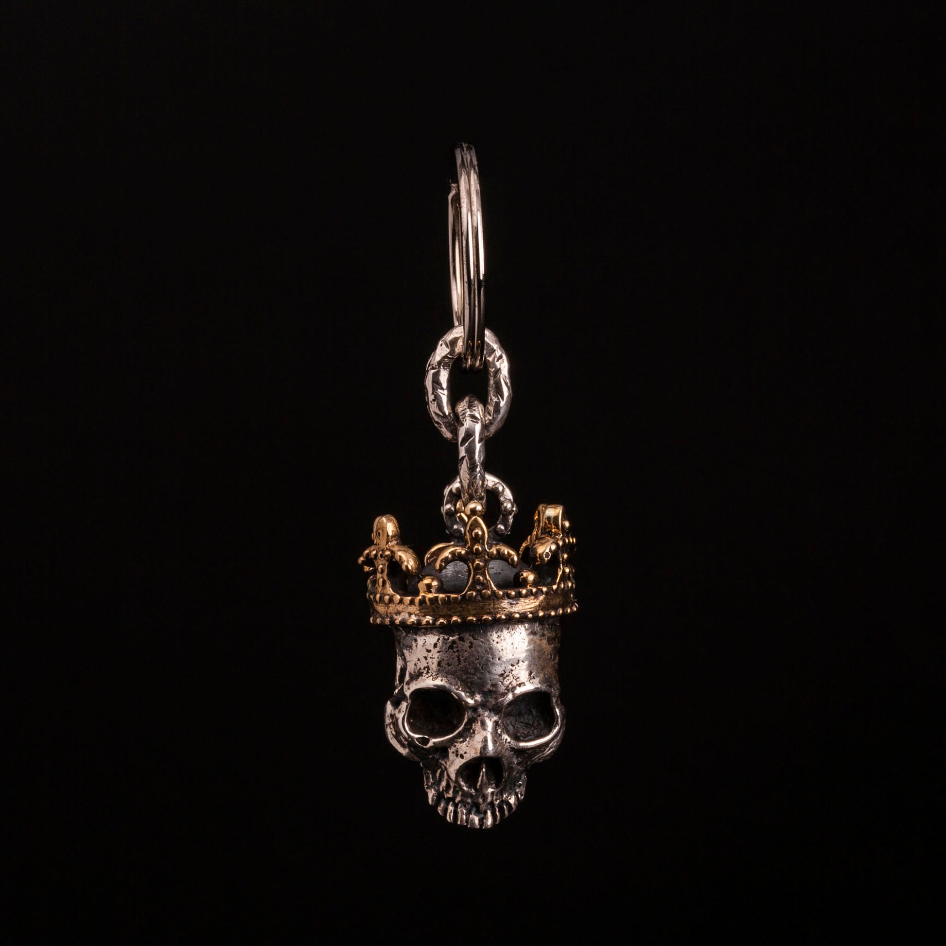 Portachiavi in argento925 a forma di doppio teschio con corona in ottone