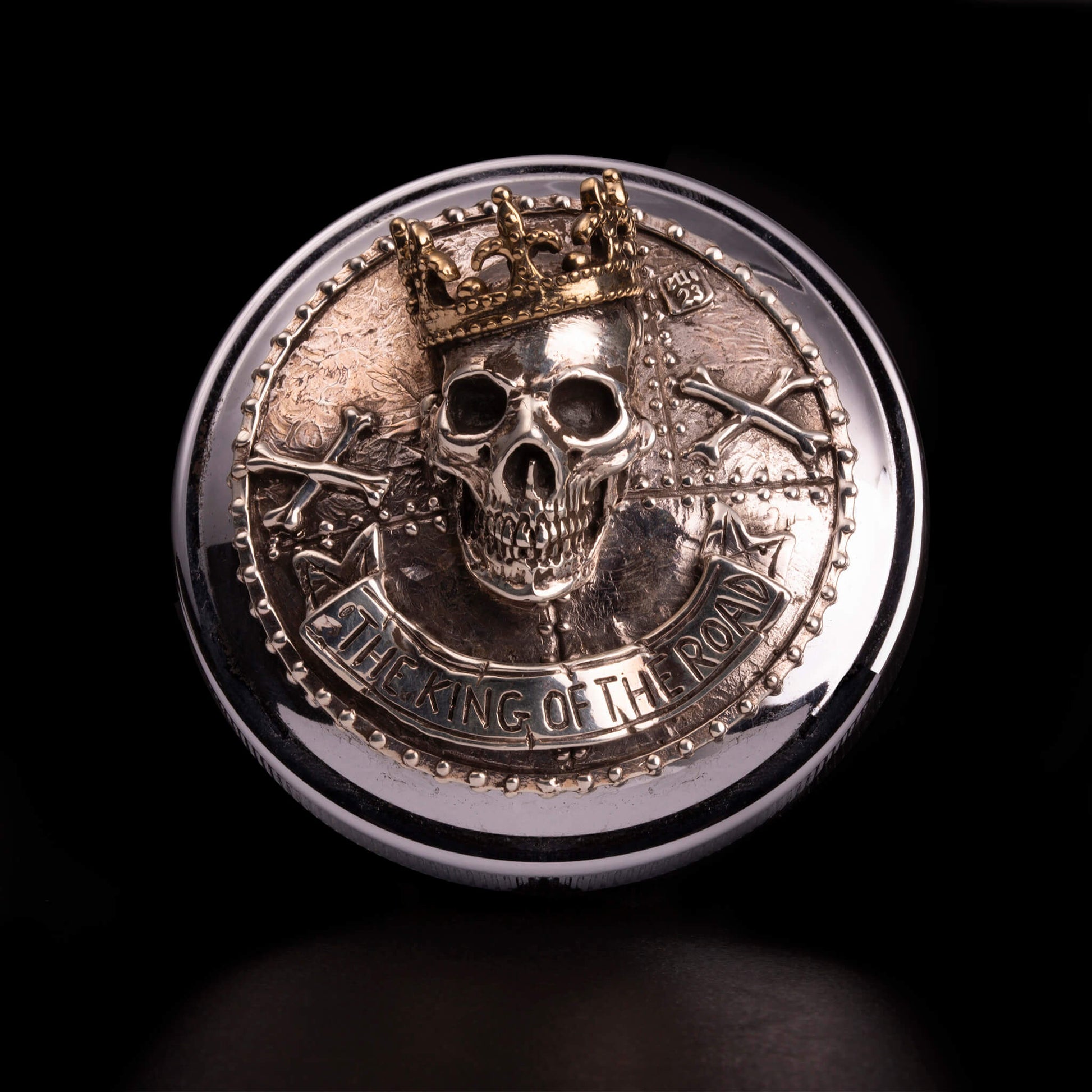 Tappo serbatoio in argento925 con teschio e corona fornito di chiave personalizzata con teschio e corona