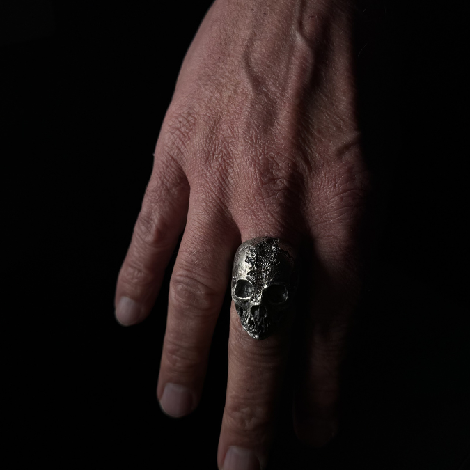 "VENENUM" RING