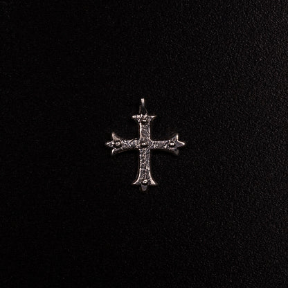 Charms croce gotica in argento 925 per bracciale.