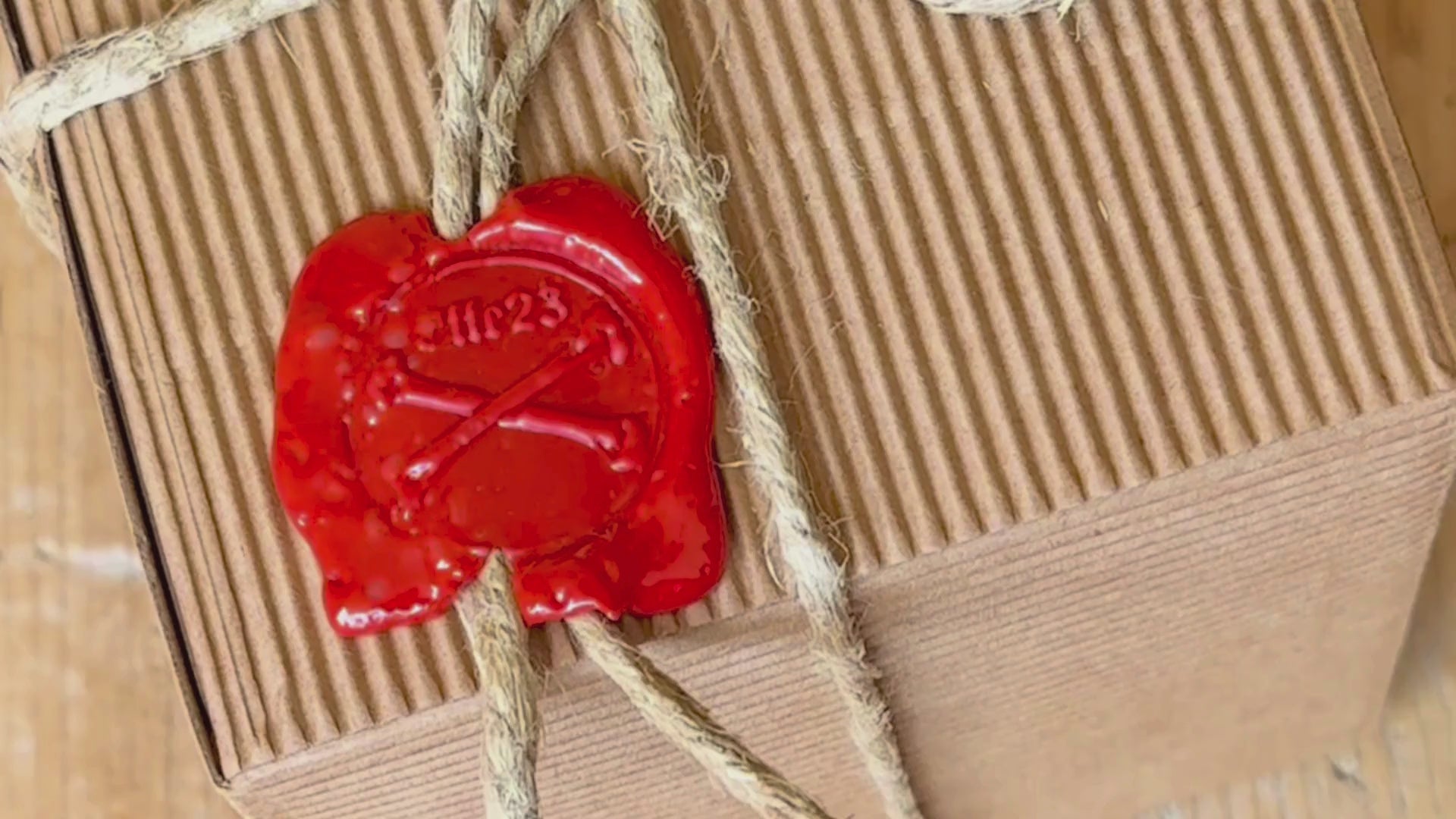 Carica il video: 